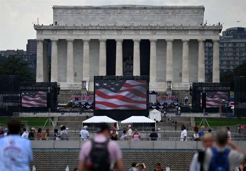 مراسم روز استقلال آمریکا؛ از اعتراض تا سخنرانی ترامپ پشت شیشه ضدگلوله