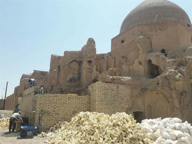 آغاز مرمت و سامان دهی اطراف مسجد تاریخی باباعبدالله نایین