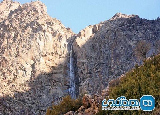 آبشار وروار یکی از دیدنی ترین جاذبه های طبیعی کرمان است