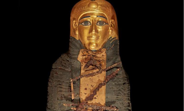 پسر طلایی مصر کشف شد؛ نوجوانی با 49 طلسم در حفره های بدن!
